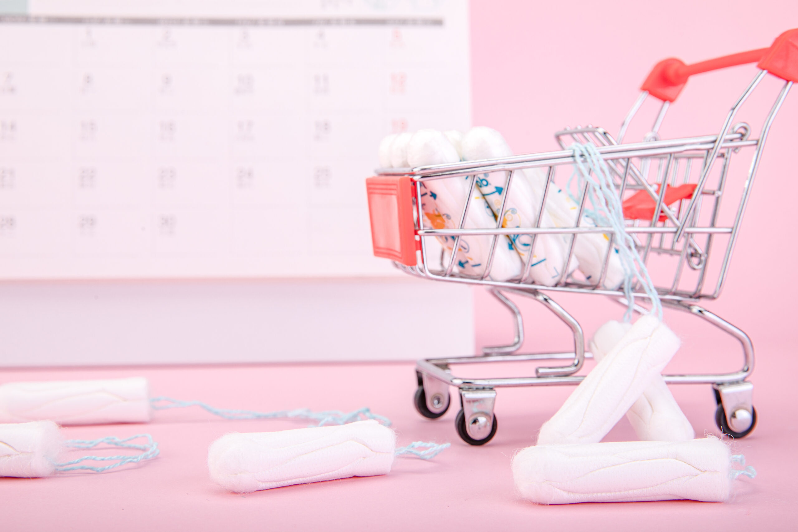 Stop alla Tampon tax: detassazione, contributi per le donne e distribuzione nelle scuole