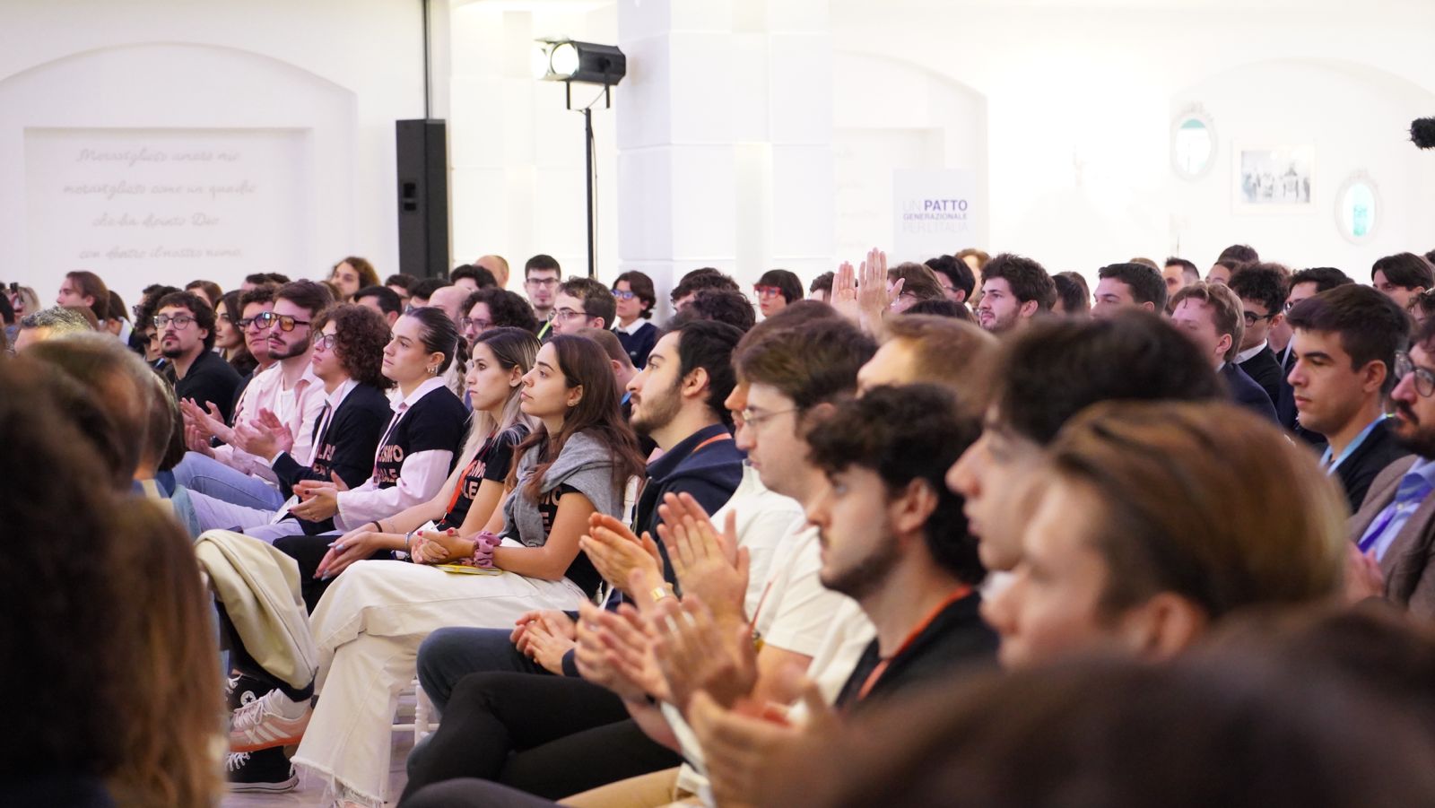 Aumentare i salari dei giovani